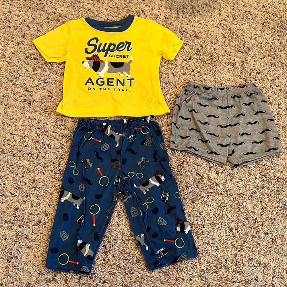 NWOT Carter’s brand baby boy’s pajama set size 12 months